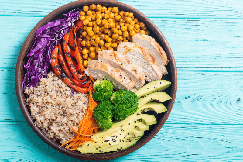 ONE-PAN CHICKEN AND QUINOA