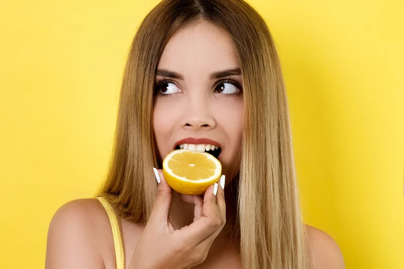 Eating Lemon